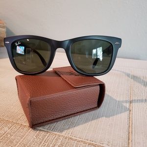 Rayban folding wayfarers (black matte on black)